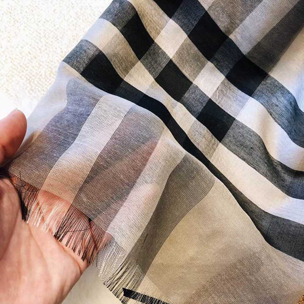 Bv*b*rry Scarf